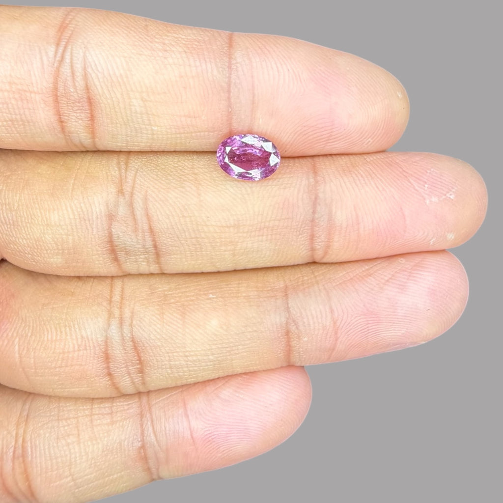 Oval Shape in Pink Sapphire Gemstone 1.63 Carats & 8 x 6 mm Size