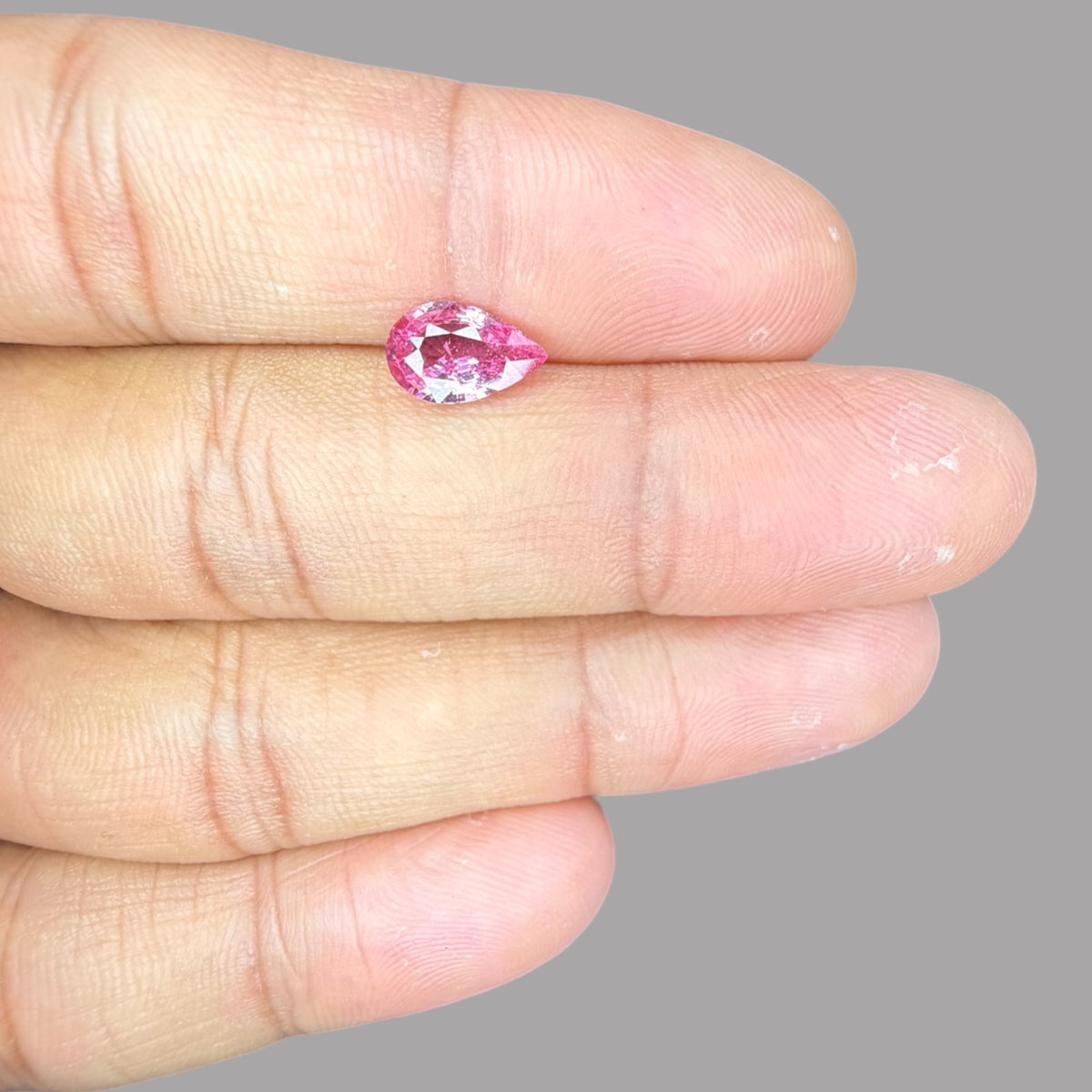 Pear Shape in Pink Sapphire Gemstone 1.58 Carats & 9.66 x 6.14 × 3.50 mm Size