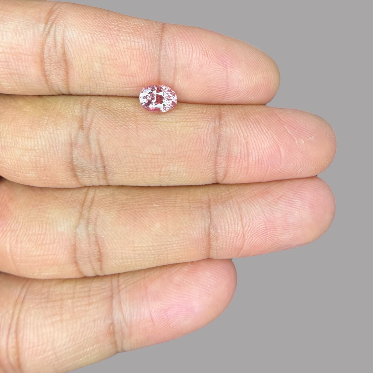 Oval Shape in Pink Sapphire Gemstone 1.57 Carats & 7.4 × 5.3 x 4.7 mm Size