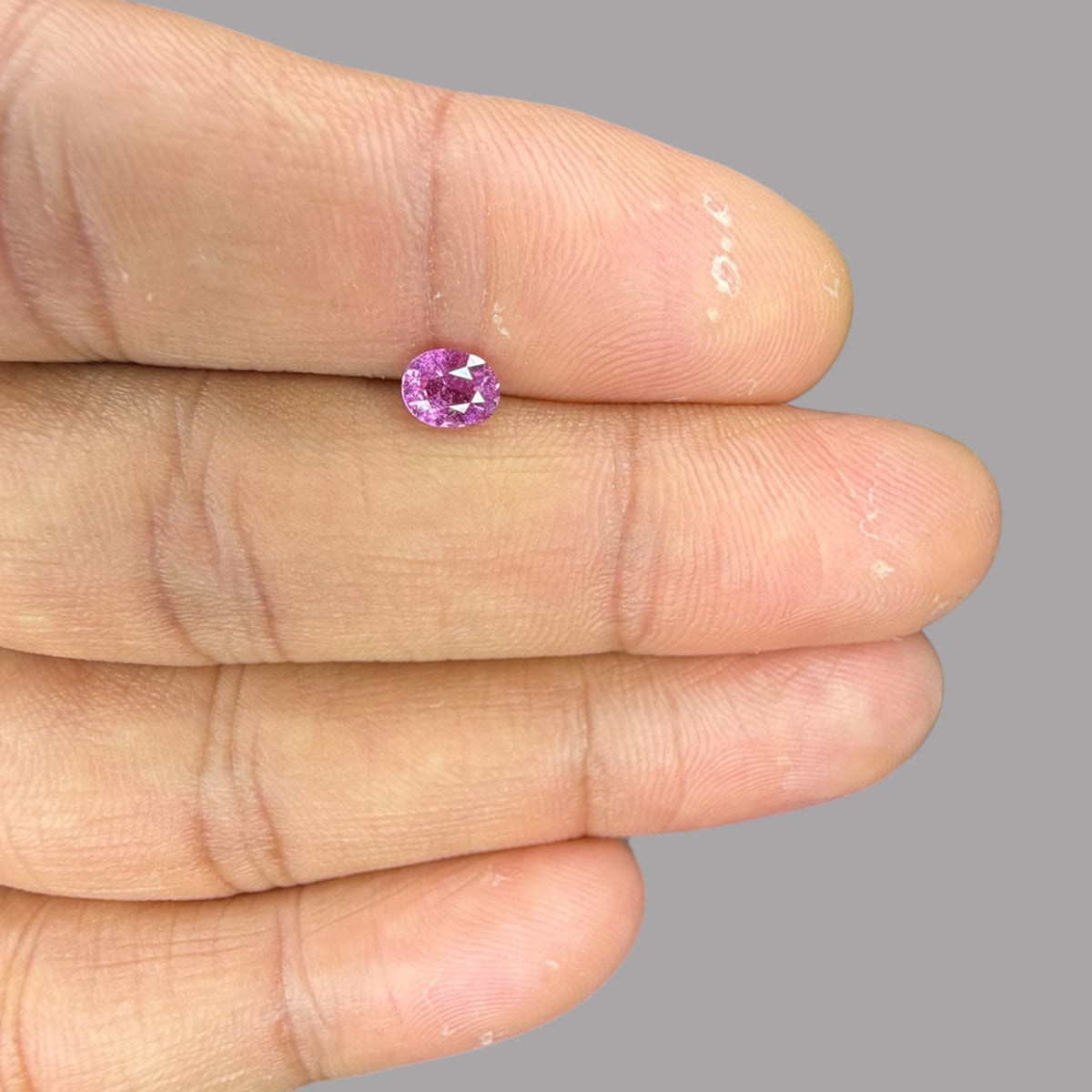 Oval Shape in Natural Pink Sapphire Gemstone 0.70 Carats & 5.7 x 4.5 mm Size