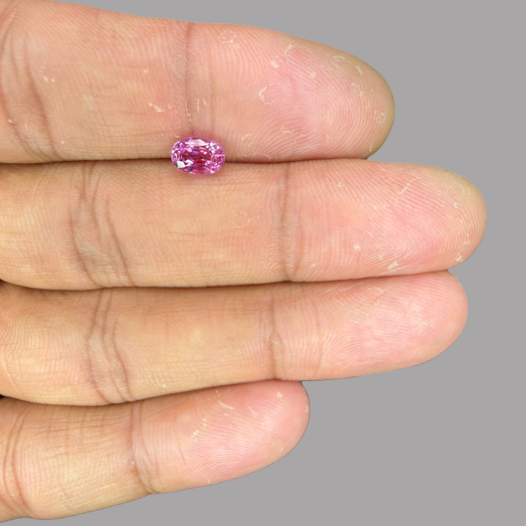 Oval Shape in Pink Sapphire Gemstone 1.11 Carats & 6.7 x 4.4 mm Size