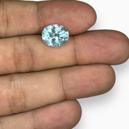 Natural Sky Blue Topaz Stone 5.29 Carats Oval Shape Size 12X10mm African Origin