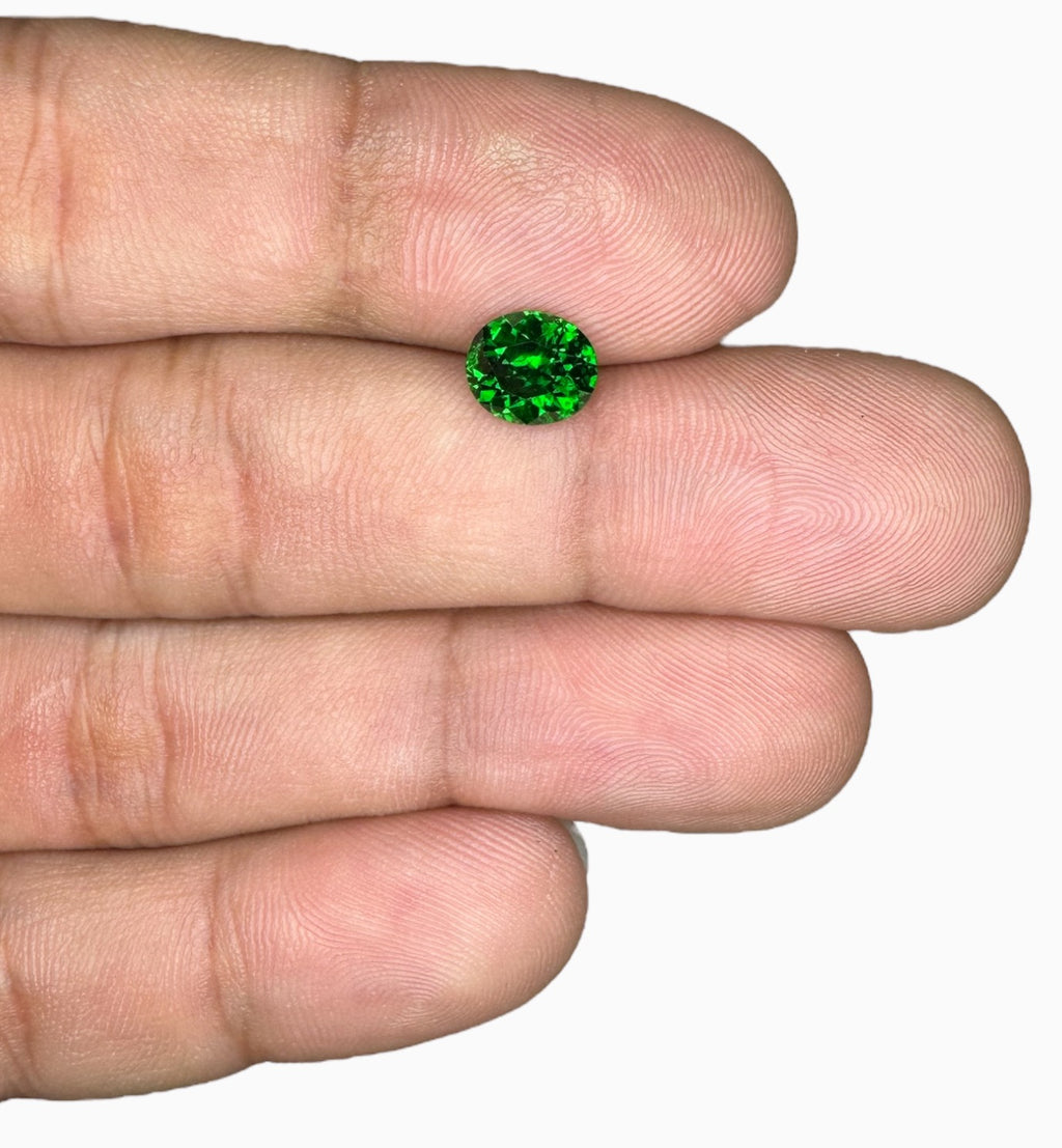 Tsavorite Garnet Stone 1.58 Carats Oval Cut