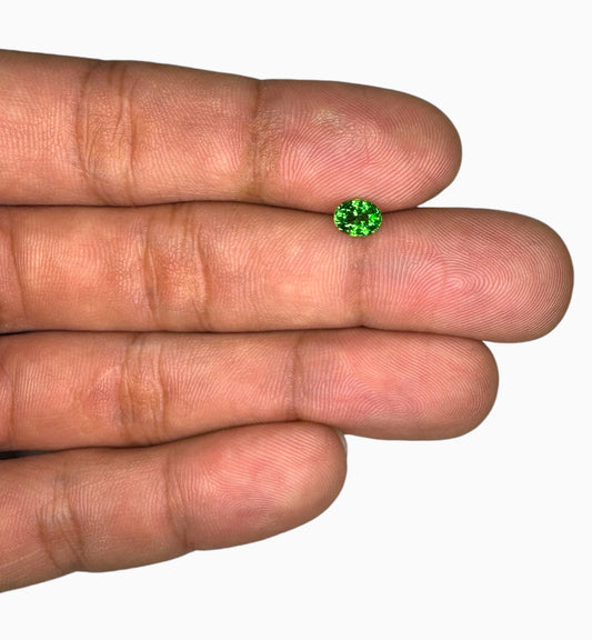 Tsavorite Oval Cut 0.80 Carats , 6x4.5mm