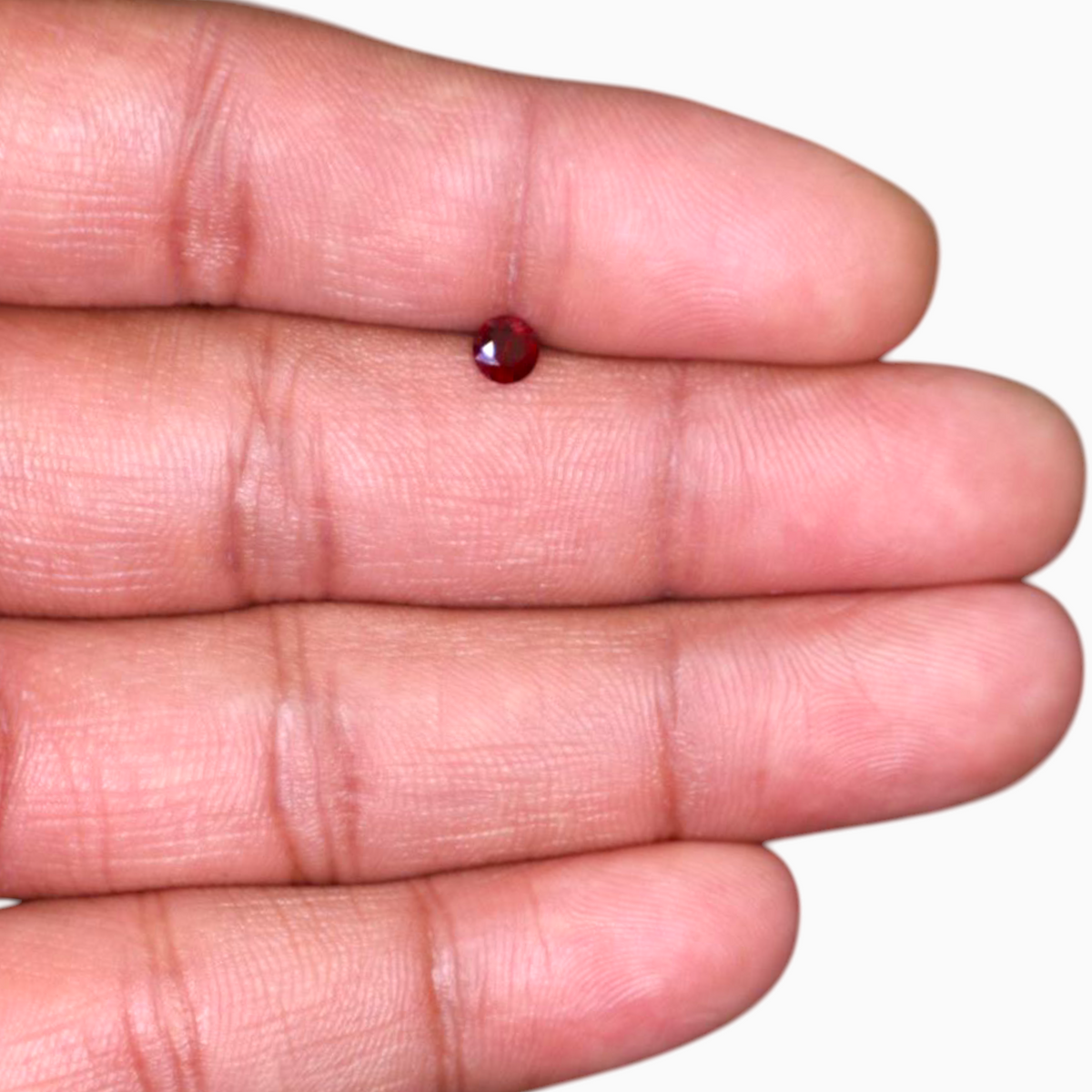 0.31 Carats Rubies for Sale in Round Shape 4.3 mm