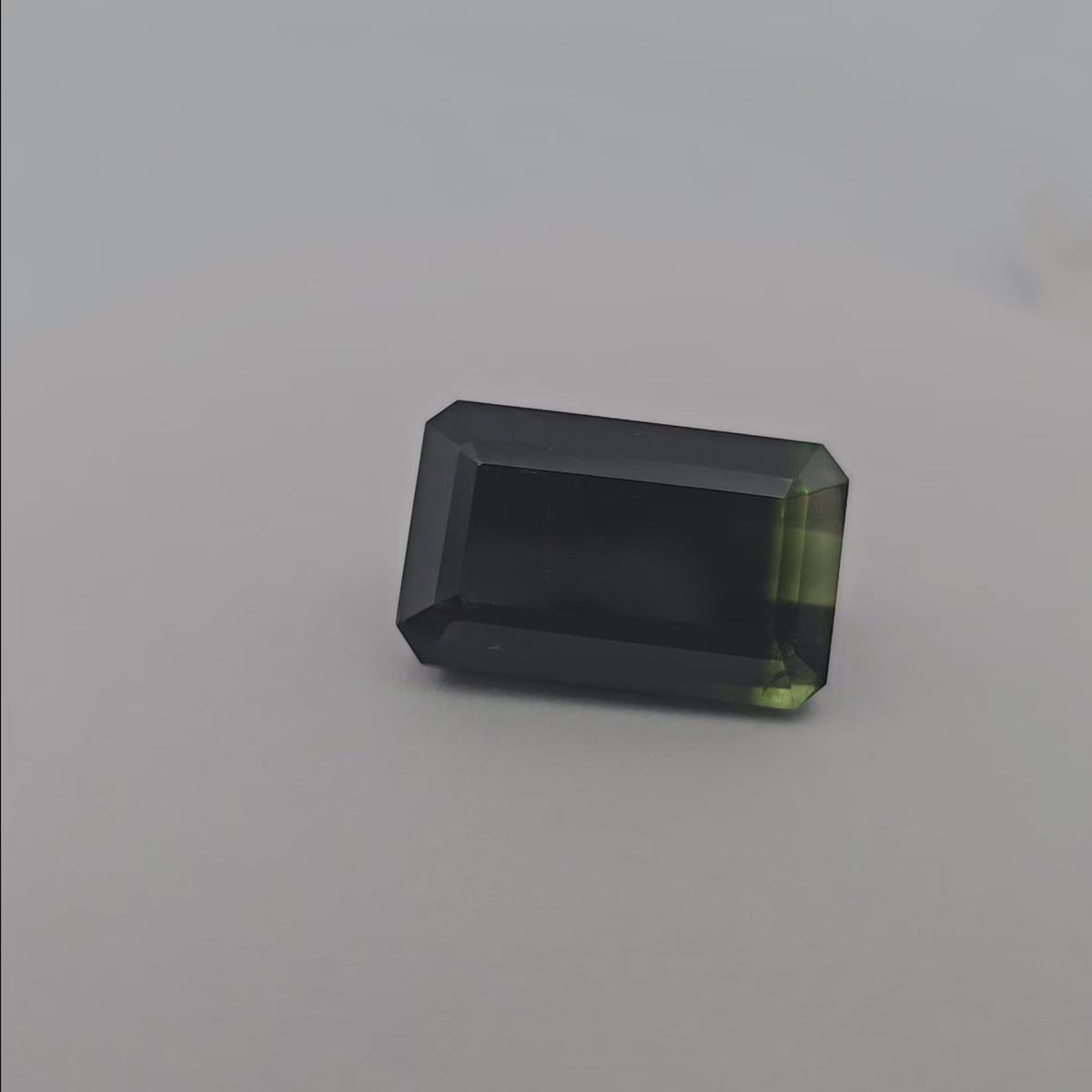 loose Natural Green Tourmaline Stone 26.19 Carats Emerald Cut (21.3 x 13.3   mm)