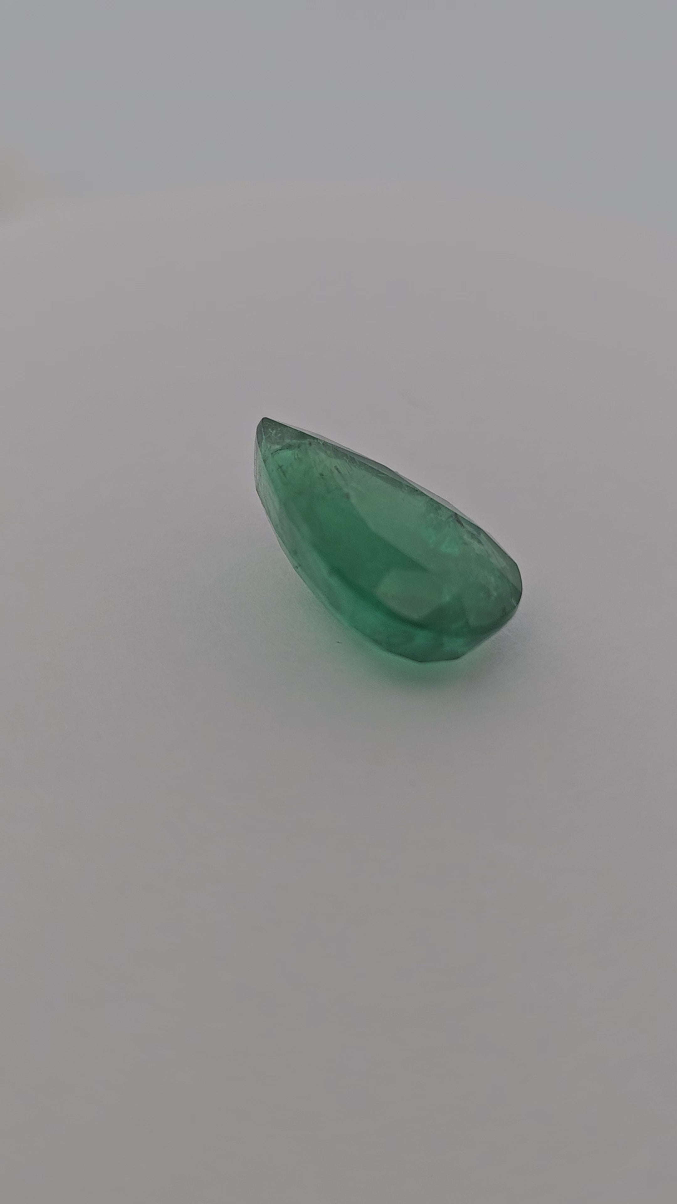 for sale Natural Zambian Emerald Stone 8.13 Carats Pear Cut 17.51 x 10.73 x 6.81 mm