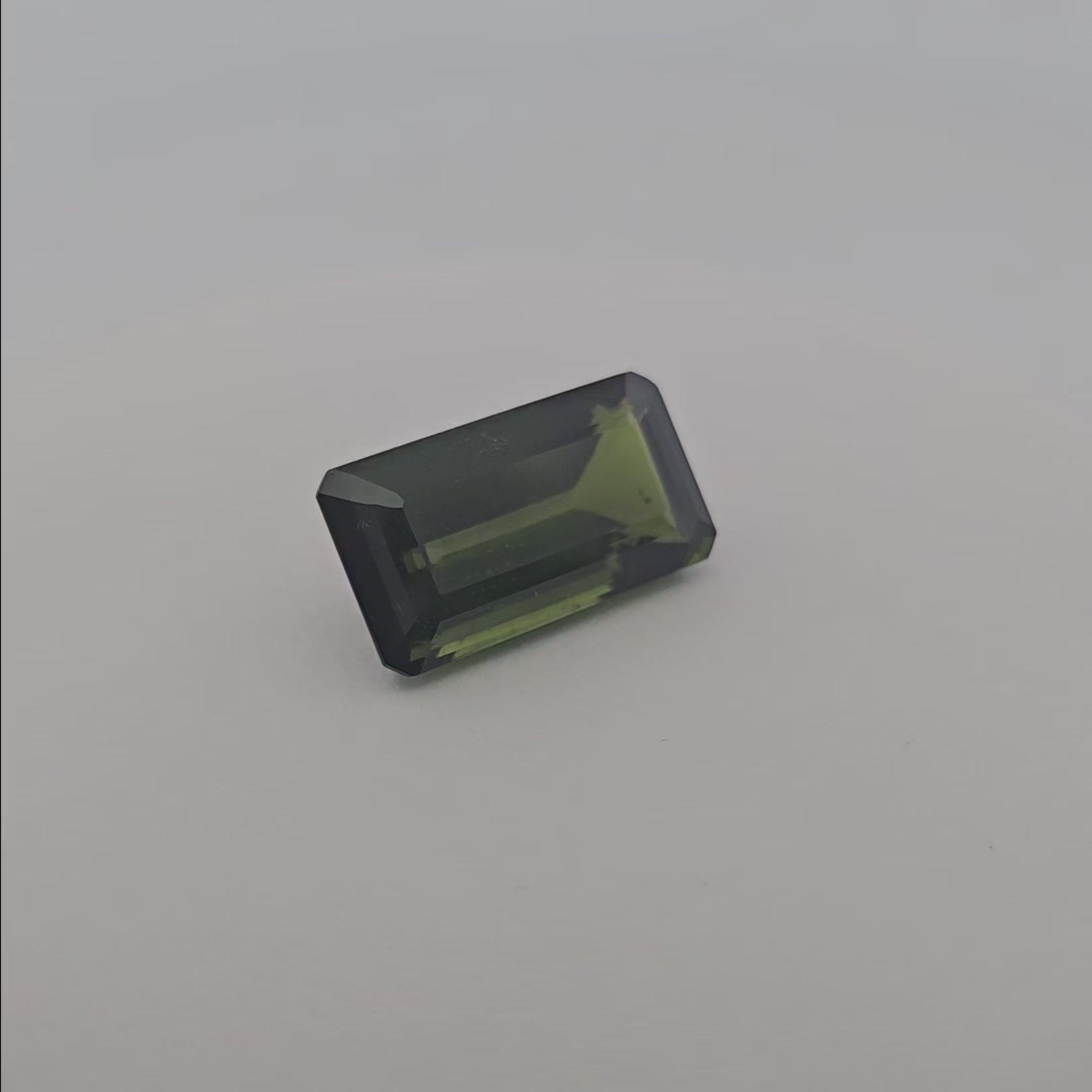 loose Natural Green Tourmaline Stone 23.22 Carats Emerald Cut (21.3 x 13.3   mm)