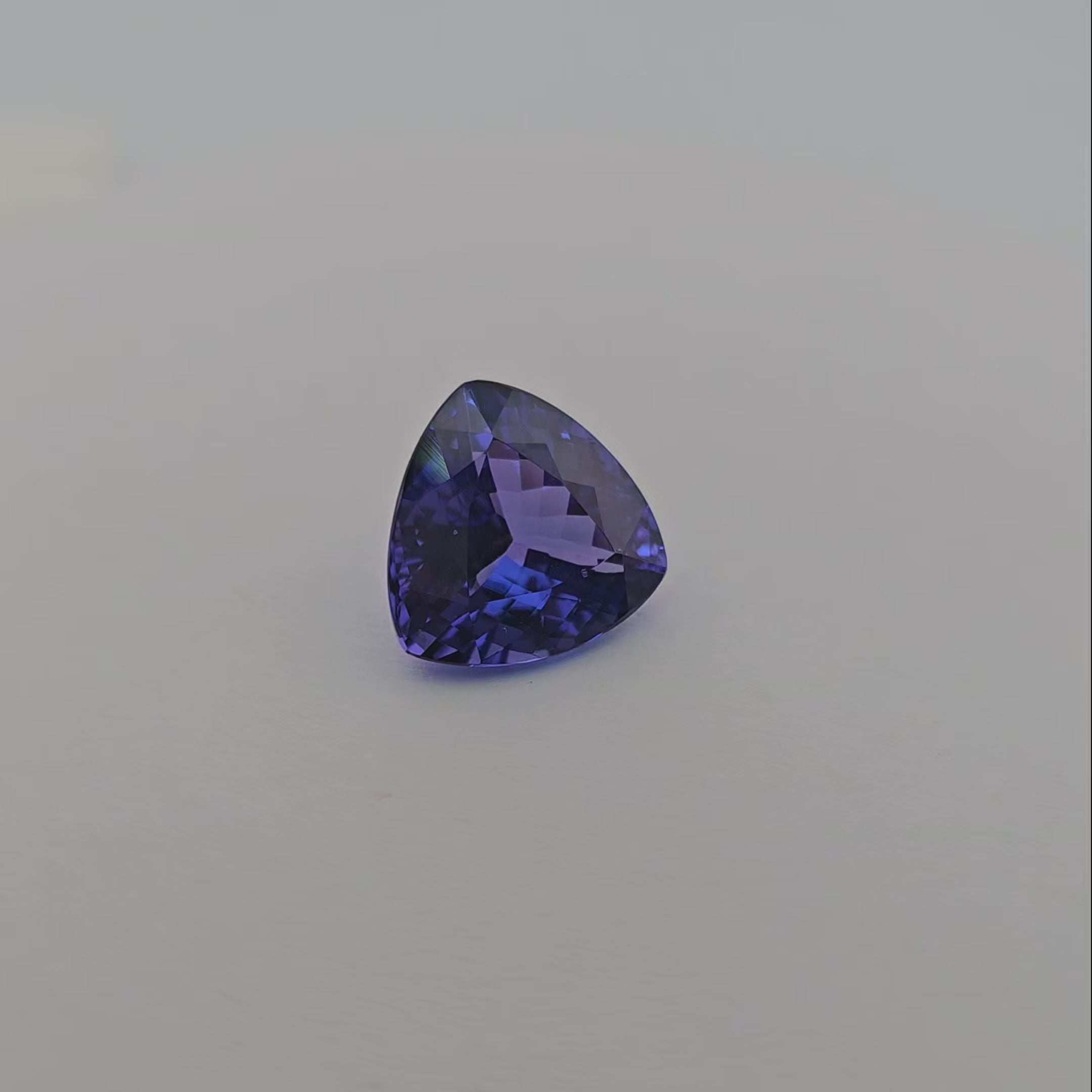 loose Natural Blue Tanzanite Stone 8.21 Carats Trilliant Cut (13 mm) 