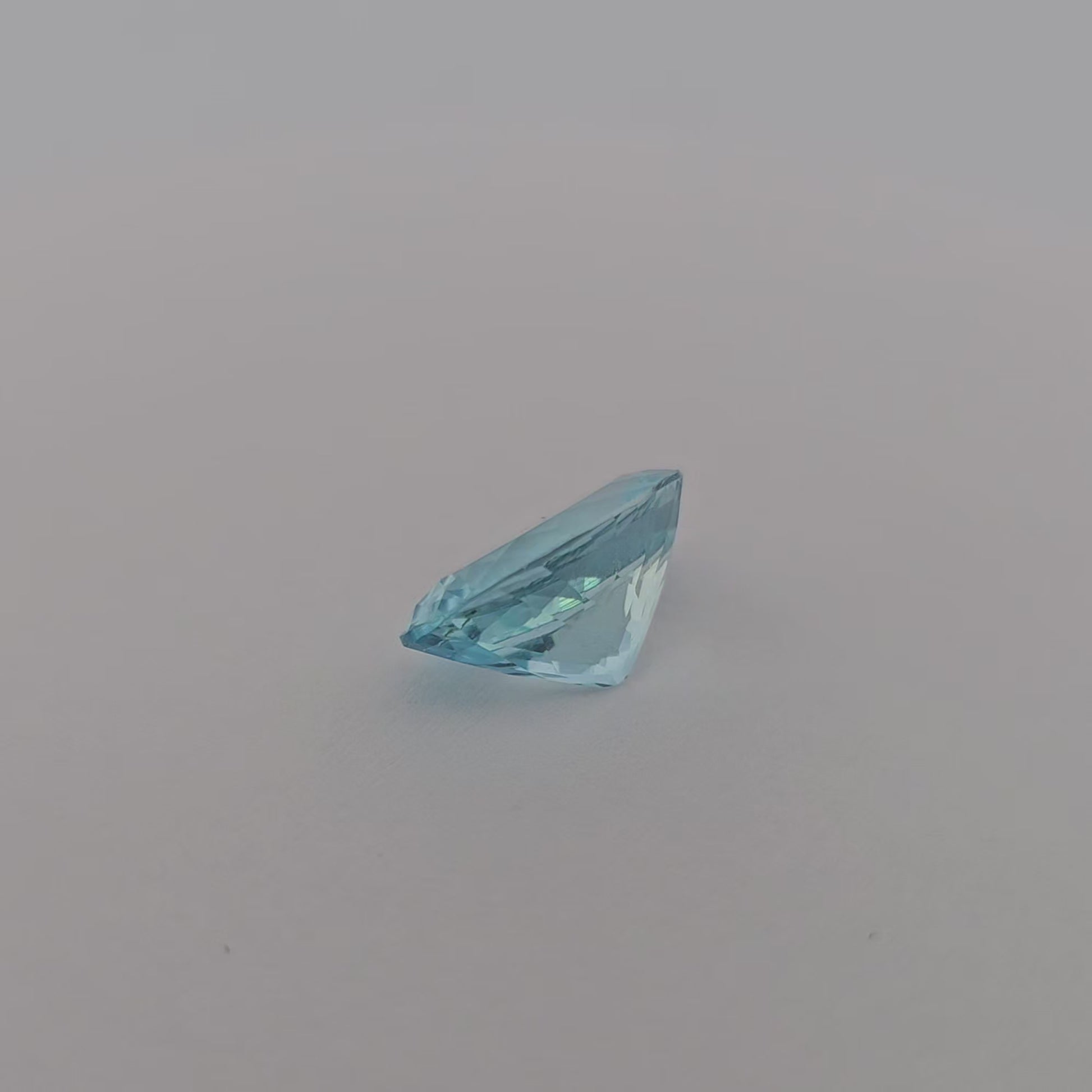 loose Natural Aquamarine Stone 4.94 Carats Oval Shape 12.3 x 9.8 mm