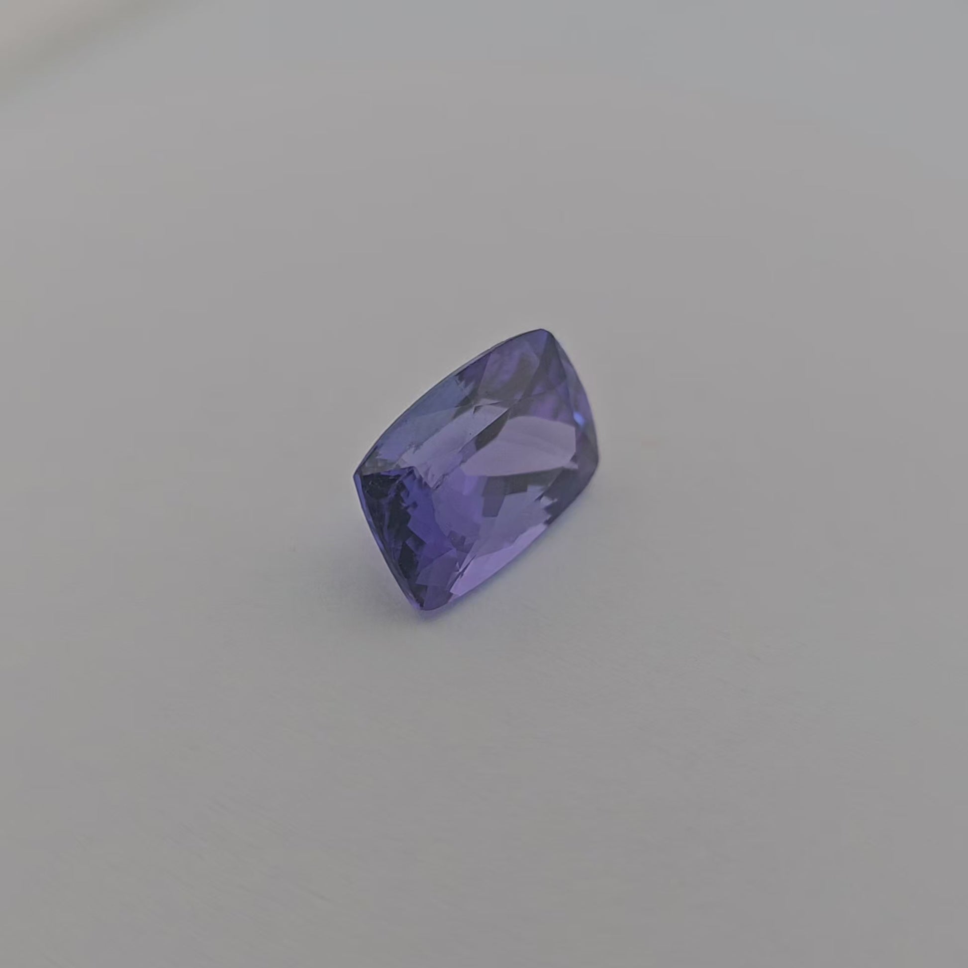 Natural Blue Tanzanite Stone 7.80 Carats Cushion Cut (14 x 9.1 mm) 
