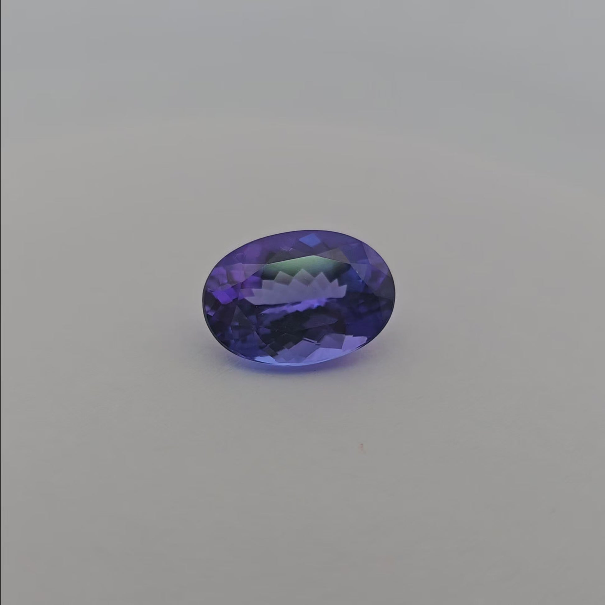loose Natural Blue Tanzanite Stone 8.37 Carats Oval Cut (15.18 x 10.73 x 7.18 mm) 
