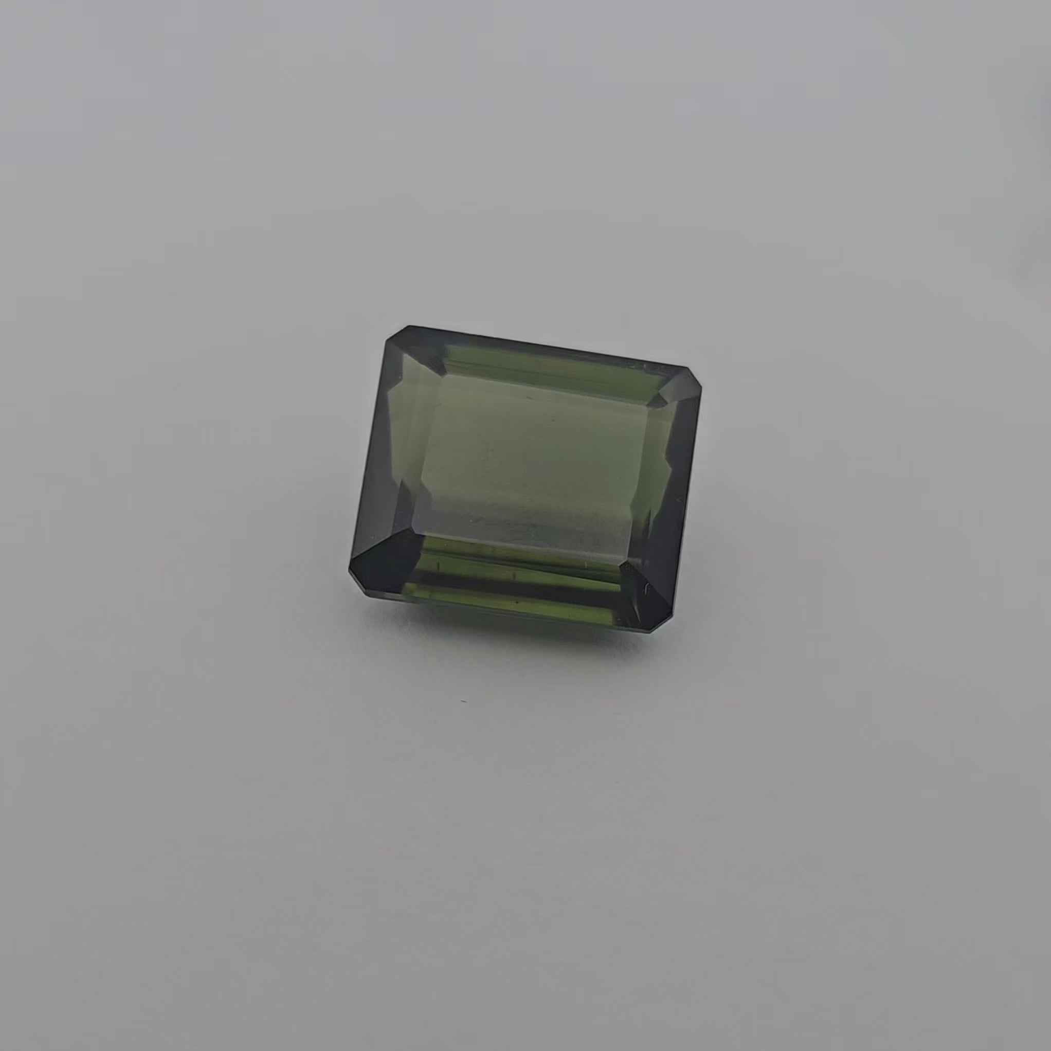Natural Green Tourmaline Stone 20.65 Carats Emerald Cut (10  mm)