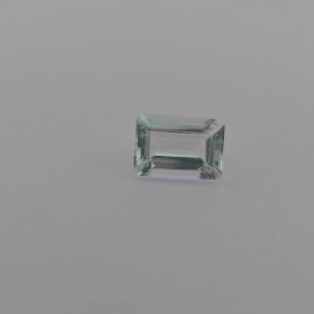 loose Natural Aquamarine Stone 2.56 Carats Emerald Cut