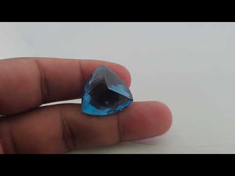 Natural Swiss Blue Topaz in 33 Carats with Trilliant Cut for Sale
