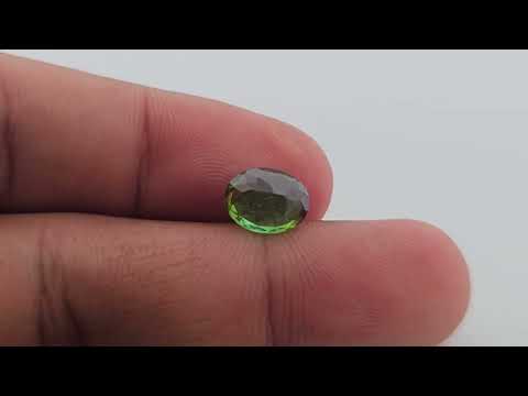 Natural Green Tourmaline in Oval Shape with 1.93 Carats for Sale